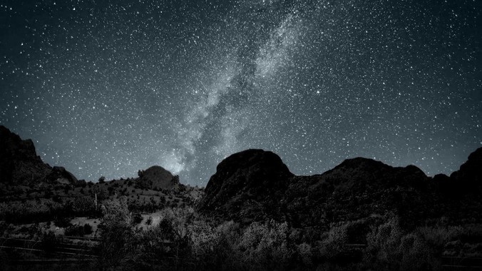 哈尔滨高温大学生楼道睡觉，学生称体感温度 37、38℃，东北学校该不该装空调？未来东北高温天会更多吗？